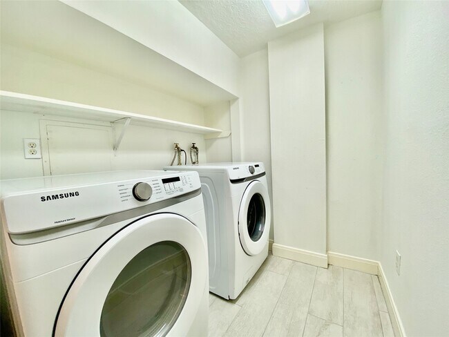 Building Photo - 1259 Blalock Rd