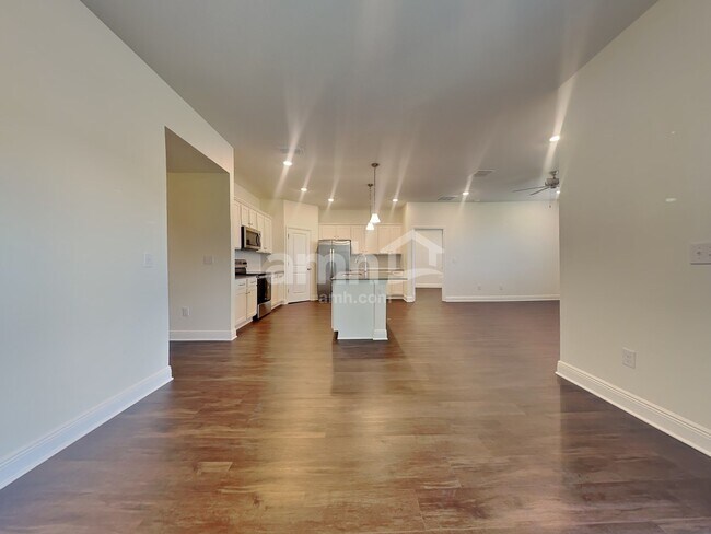 Building Photo - 6192 Emerald Hills Way
