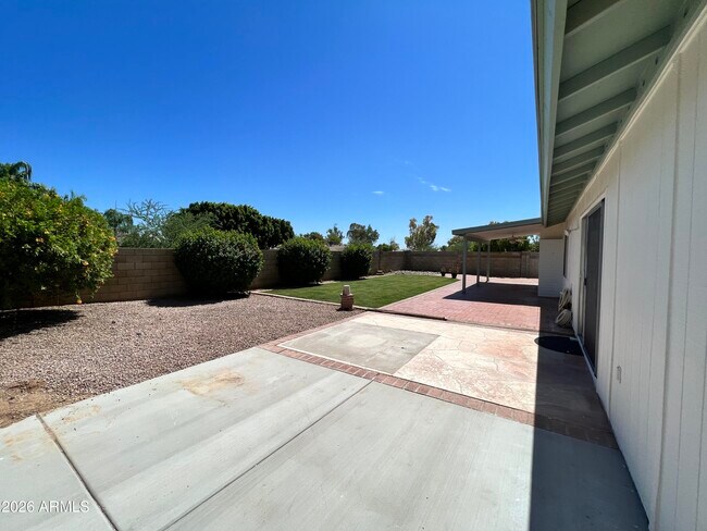 Building Photo - 4222 E Winnetka Dr