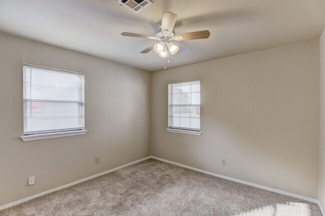 Building Photo - 4 Bedroom,2.5 Bath and 2 Car Garage Duplex with Fireplace and Prime Location Near Lake Hefner