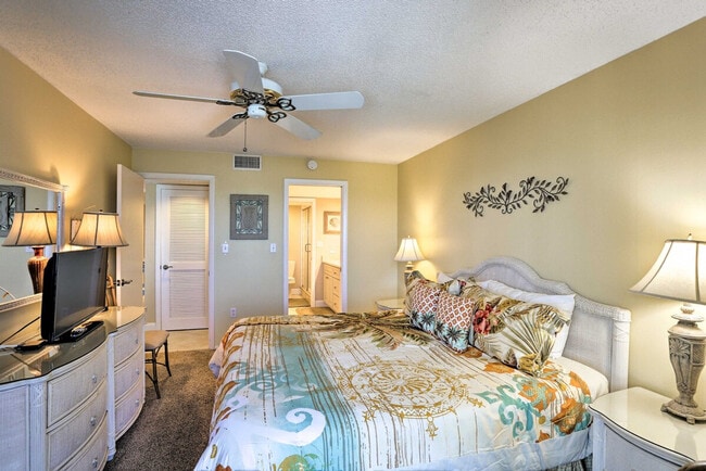 Building Photo - 2700 N Beach Rd