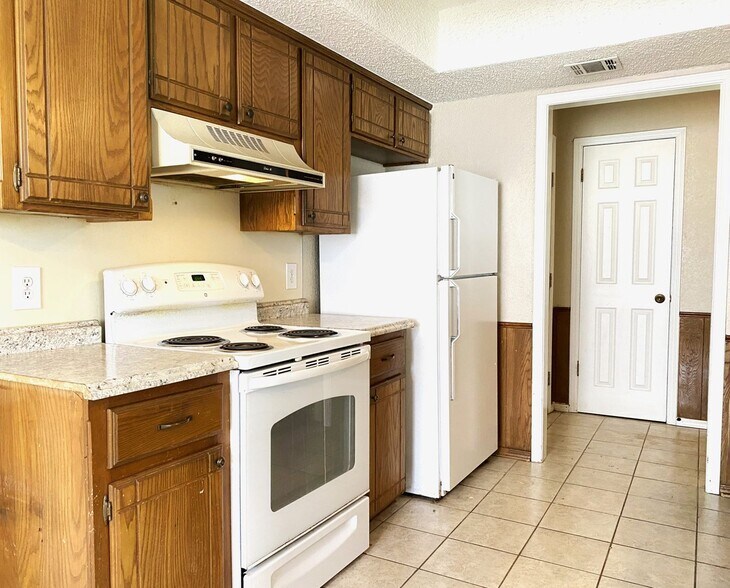 Building Photo - 1120 SW 101st St