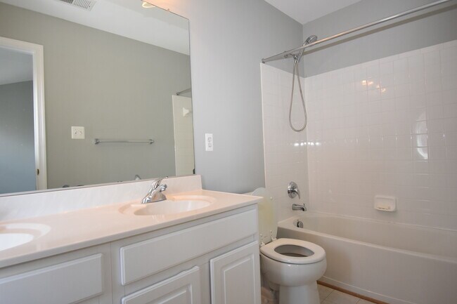 Building Photo - Fantastic 3 Bedroom 2.5 Bathroom Townhouse in KING FARM!
