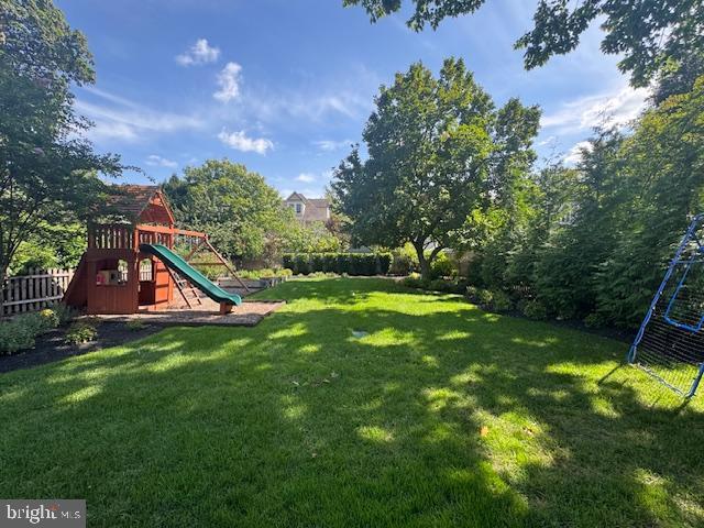 Building Photo - 214 W Redman Ave