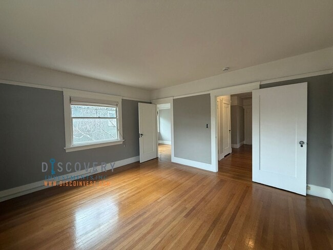 Building Photo - Lakeshore Craftsman with Detached Cottage and Versatile Bonus Rooms