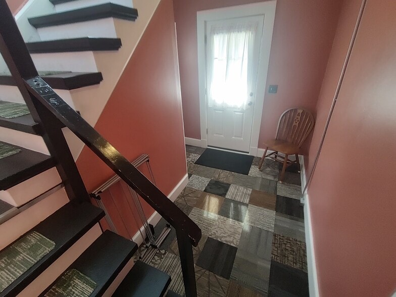 Building Photo - 8 Russell St