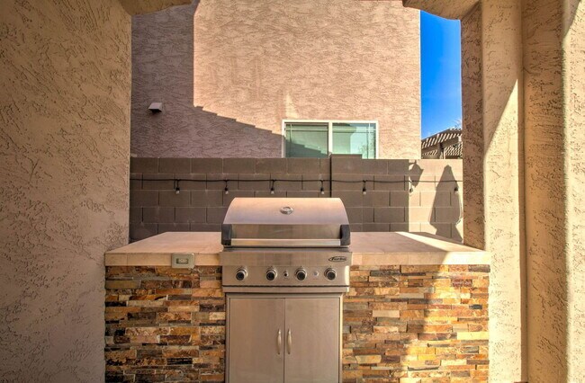 Building Photo - 4617 E Walter Way