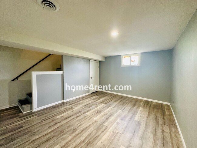 Building Photo - Raised Ranch Style Home in KCK w/ a Finished Basement and Conveniently Located Near I-635!