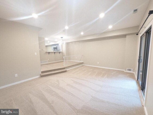 Building Photo - 988 Beechwood Pl