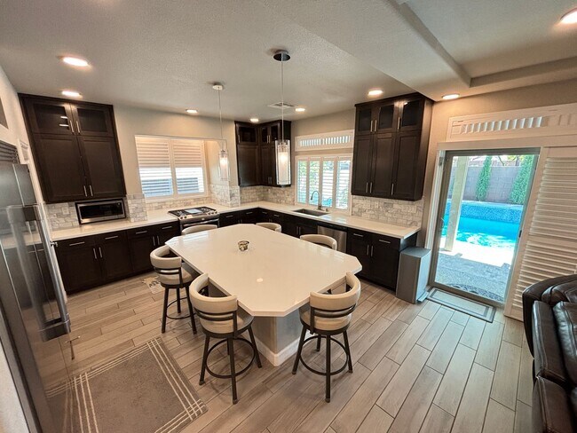 Building Photo - Contemporary 4Bed/3Bath/3 Car/+ Loft -residence located in the Silverado Ranch area