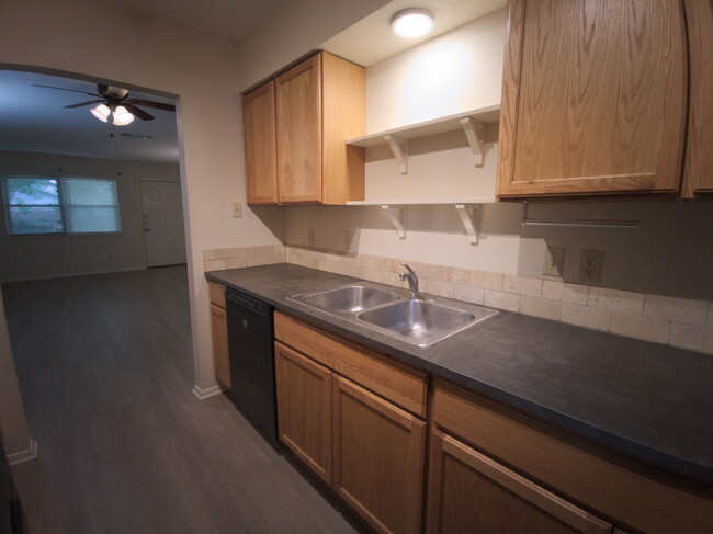 Building Photo - 327 Briarwood Dr