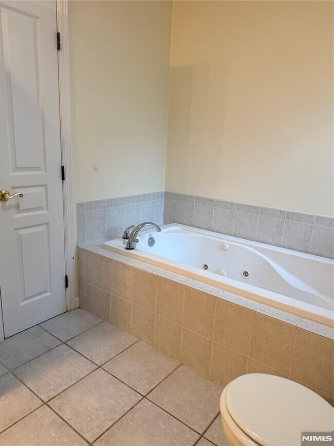 Building Photo - 63 Trotters Ln