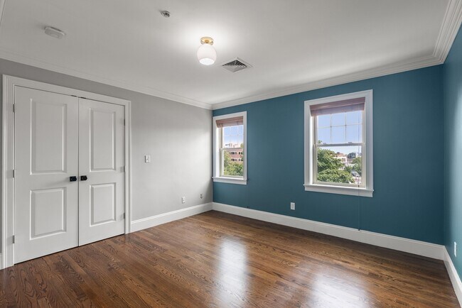 Building Photo - 248 Presidents Ln