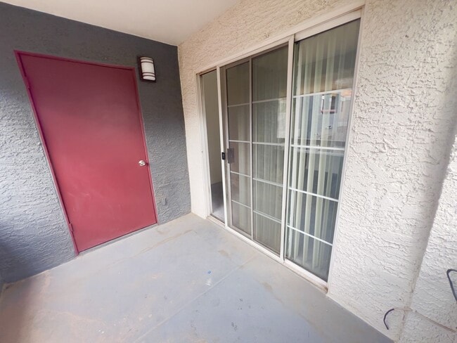 Building Photo - 2 Bed and 2 Bath Condo – Prime West Las Vegas Location!