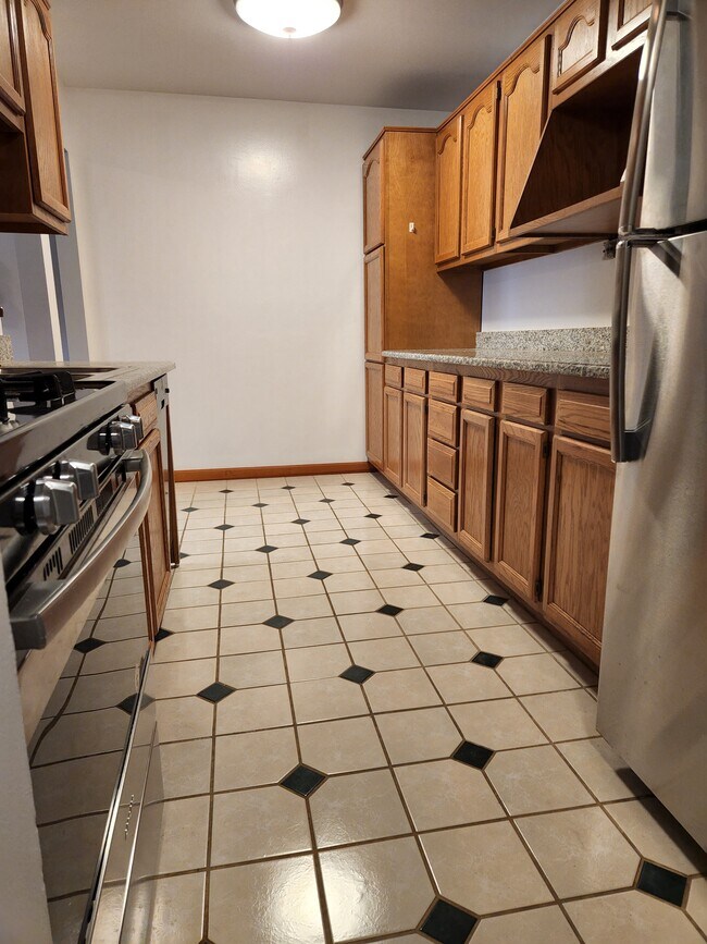 Building Photo - 5001 Carriageway Dr