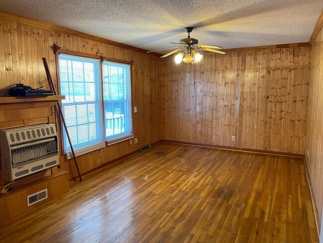 Building Photo - 3/1.5 Country House in Adairsville $1,595