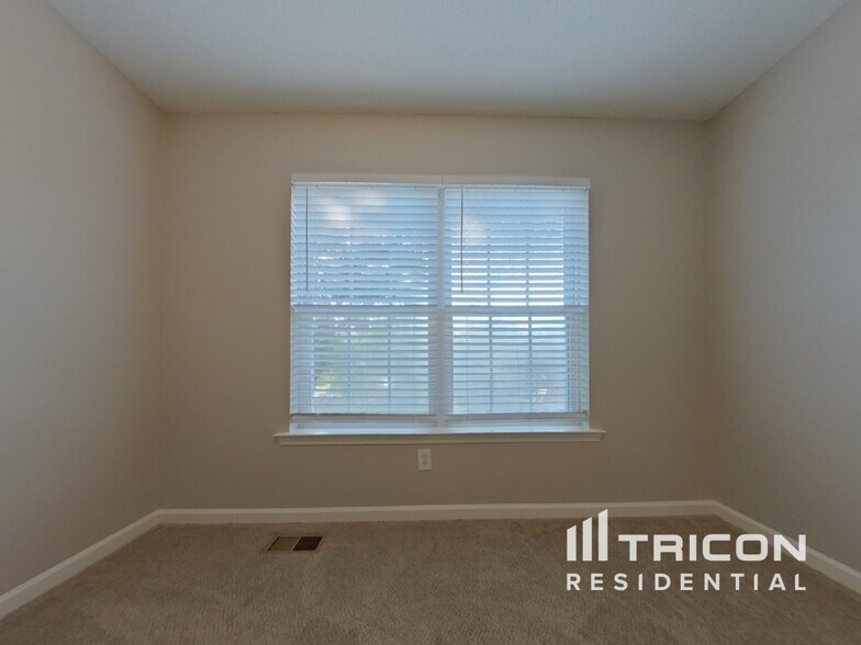 Building Photo - 216 Turtle Creek Dr