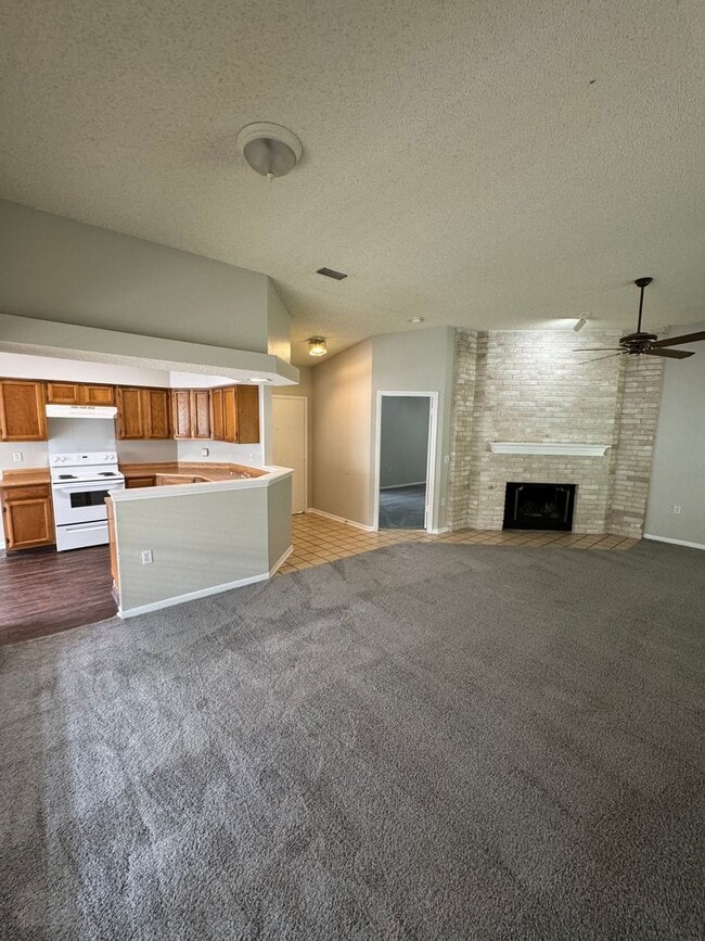 Building Photo - NICE 3 BEDROOM FEATURING WOOD VINYL PLANK ...