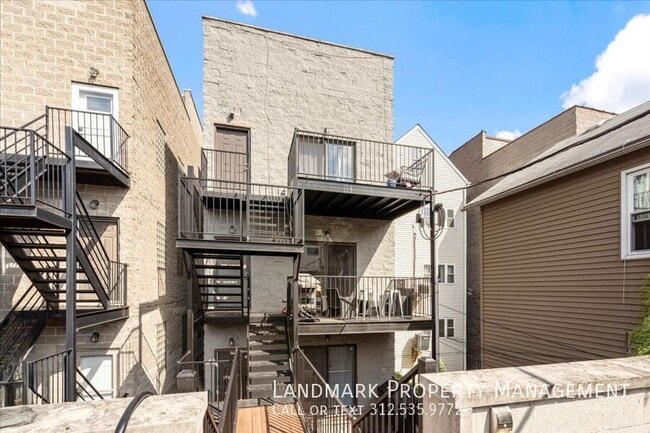 Building Photo - 1024 N Hermitage Ave