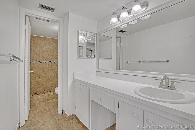 Building Photo - 6335 Red Pine Ln