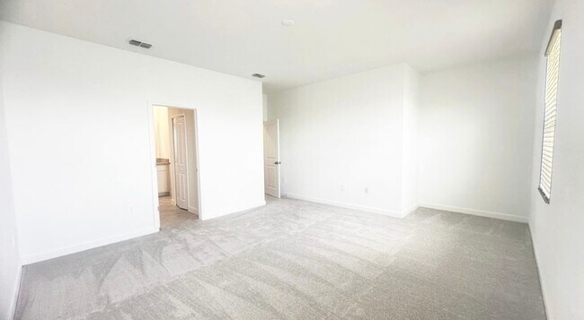Building Photo - 15143 Sunny Day Dr