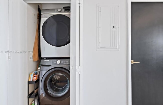 Building Photo - 90 SW 3rd St