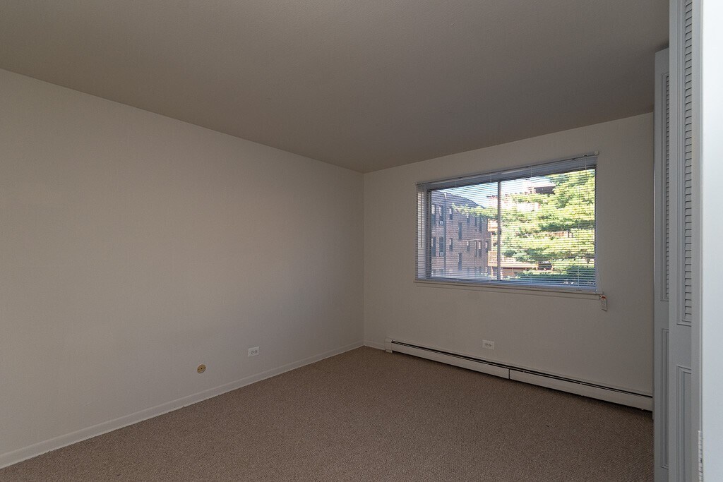 Building Photo - 535 W Aldine Ave