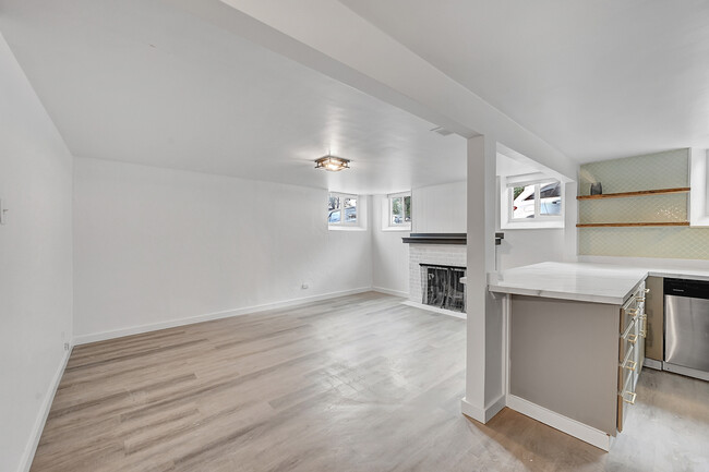 Building Photo - 3143 Sheridan Boulevard