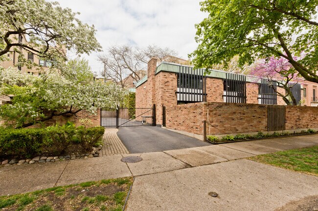 Building Photo - 588 W Hawthorne Pl