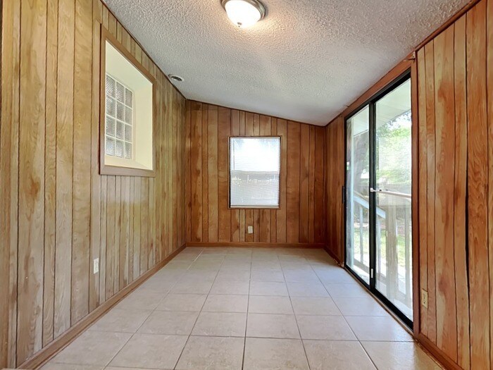 Building Photo - 2511 Green Oak Dr