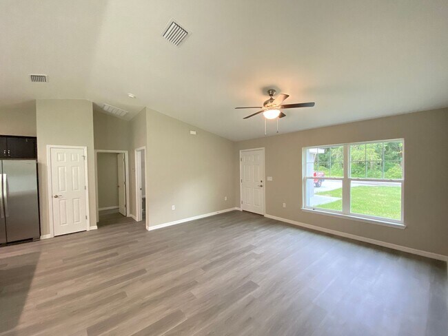 Building Photo - Custom Home - Desirable SW Ocala Neighborhood 3/2/2 **Won't Last**