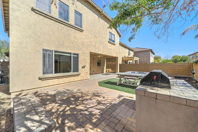 Building Photo - 2143 W Marconi Ave