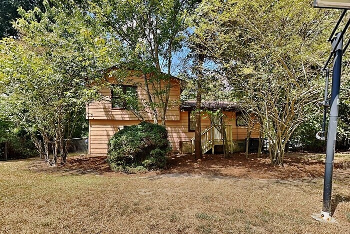 Building Photo - 1982 Village Ct SW