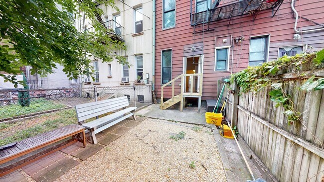 Building Photo - 137 N 8th St