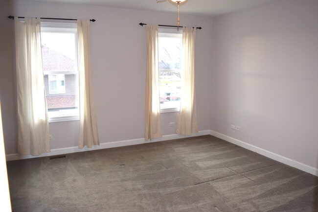 Building Photo - 900 Ashford Ln