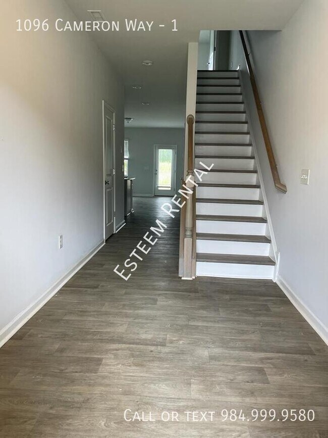 Building Photo - 1096 Cameron Wy