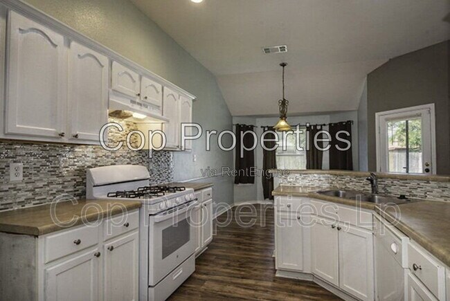 Building Photo - 8510 Trumpet Cir
