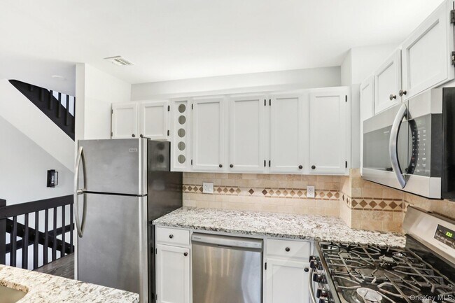 Building Photo - 6 Pheasant Walk