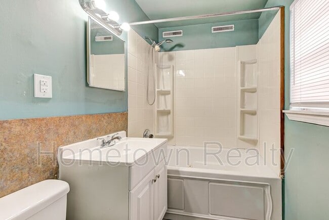 Building Photo - 2200 N St Luke Ave