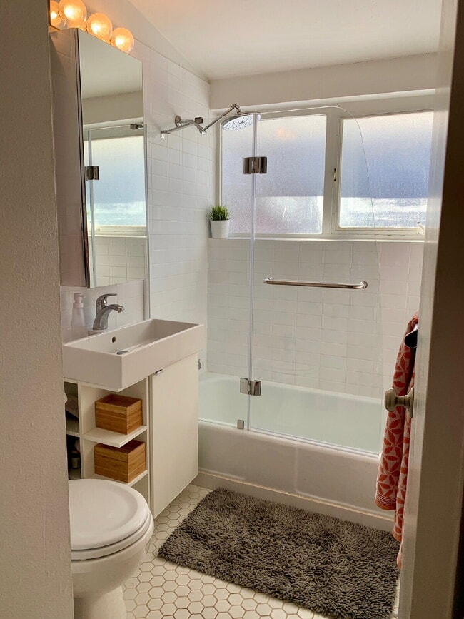 Building Photo - Great 2 bed, 1 bath property