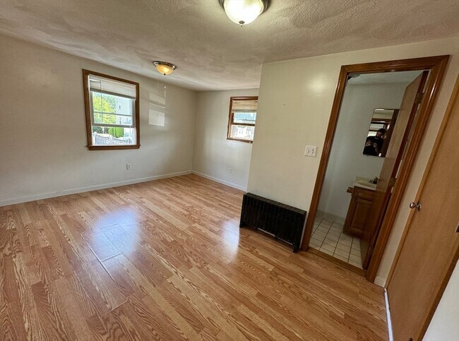 Building Photo - 86 R Endicott St