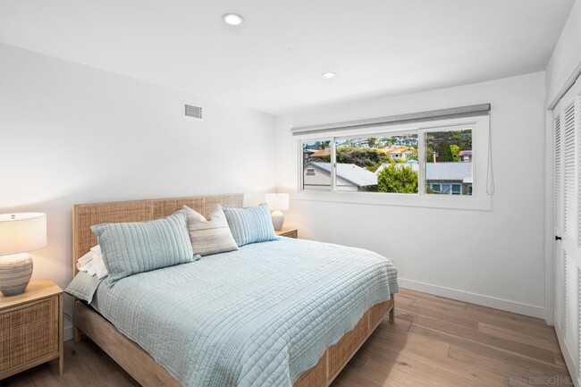 Building Photo - 8471 El Paseo Grande