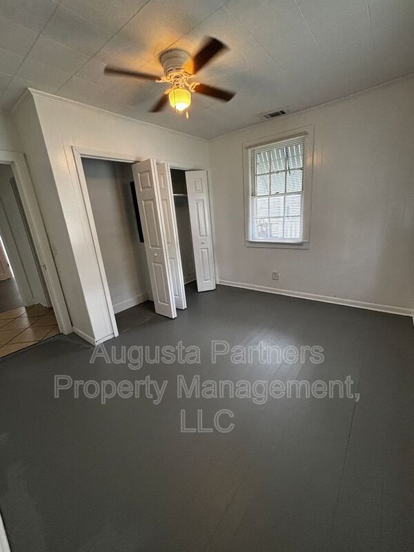 Building Photo - 114 Calvary Dr