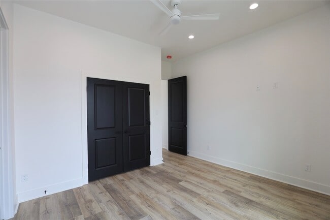 Building Photo - 609 E 38th St