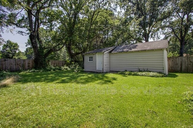 Building Photo - 1805 Lyndale Ave