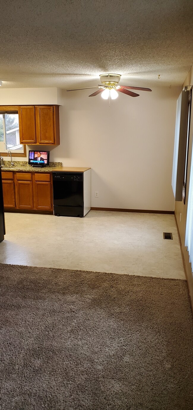 dining area - 14619 Burnell Park Dr