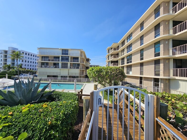 Building Photo - 3200 S Ocean Blvd