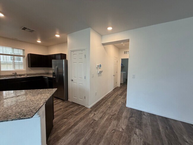 Building Photo - 9752 Silver Dollar Ln