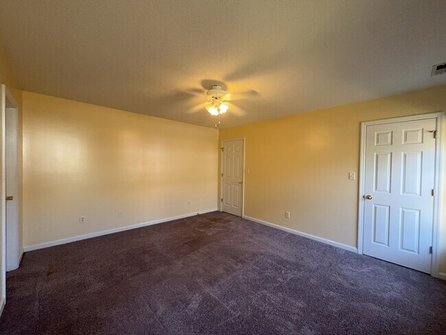 Building Photo - Wonderful 3 Bedroom Home-437 Boysenberry