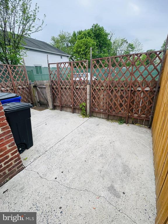 Building Photo - 25 Degrange St